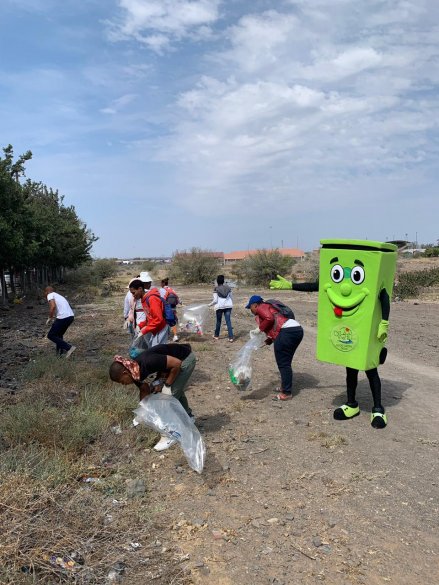 billy the bin at clean up2.jpeg