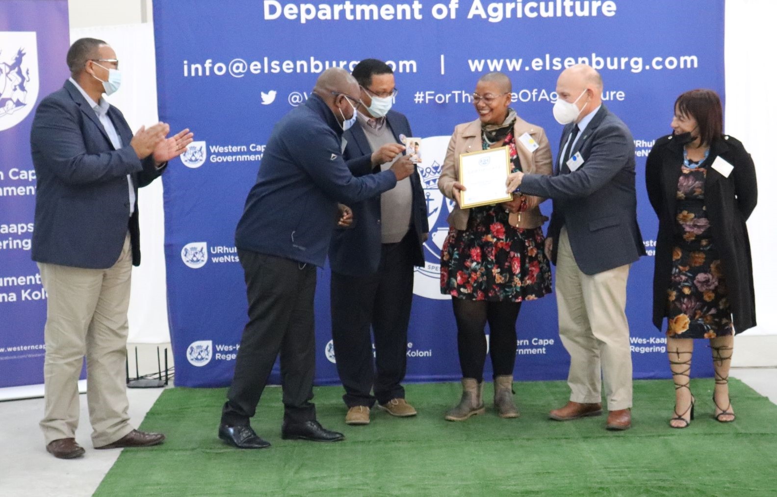 Brandolene Baadjies being receiving her prize from Minister Meyer