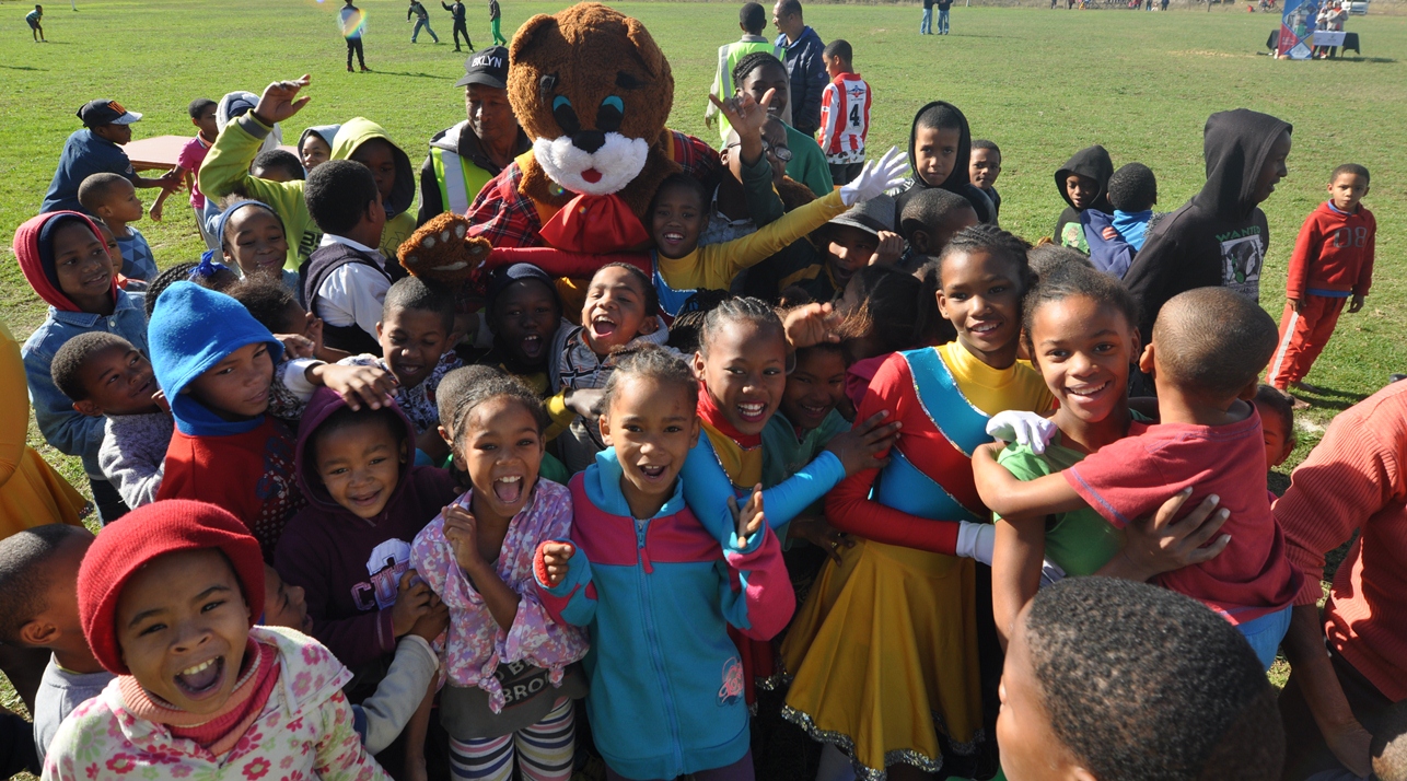 Children were happy to see Danny Cat.