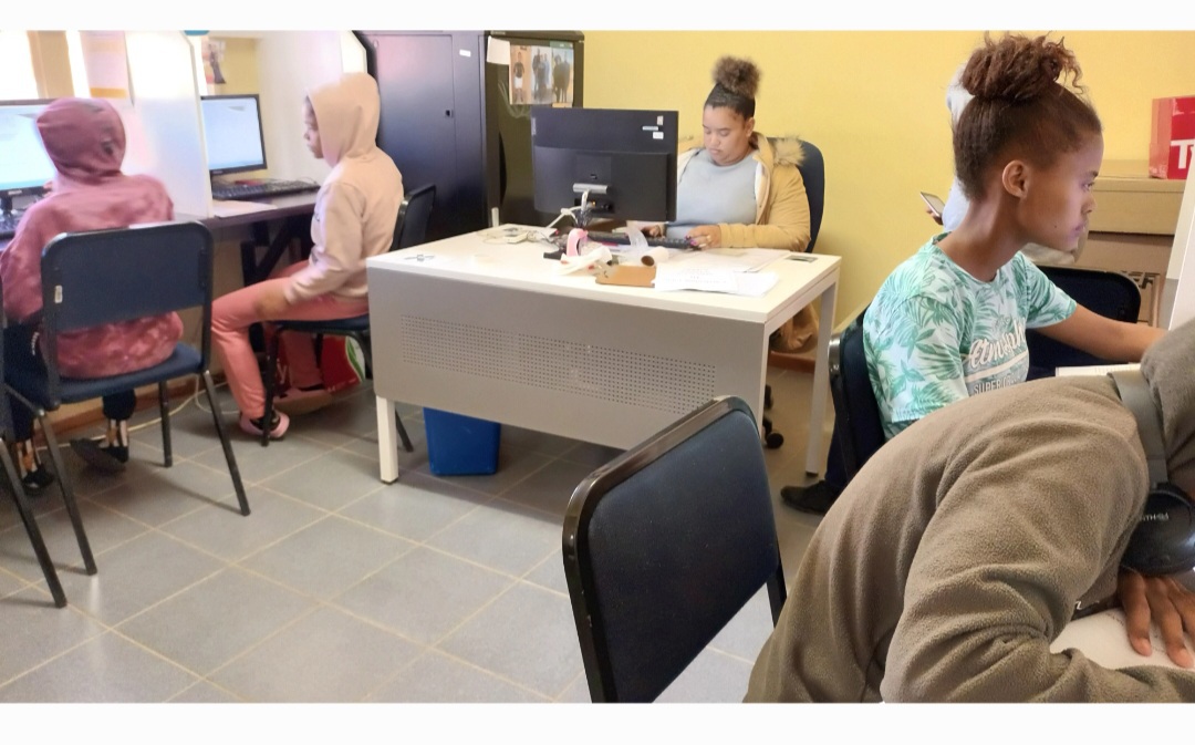 Students working at the eCentre and the Centre manager