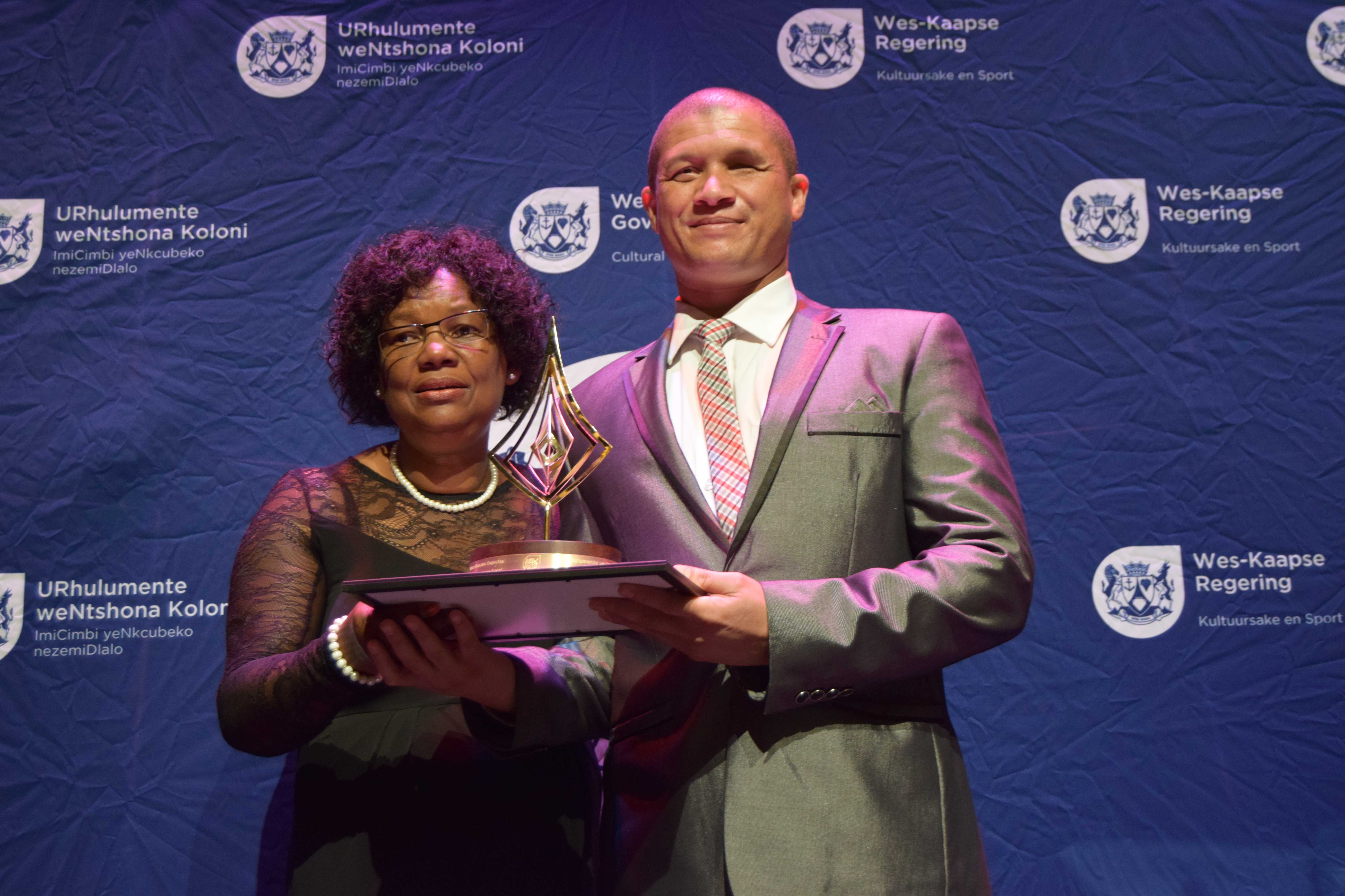 Ebrahiem Klaasen receiving his award from Best Contribution to the Performing Arts: Music from Jane Moleleki