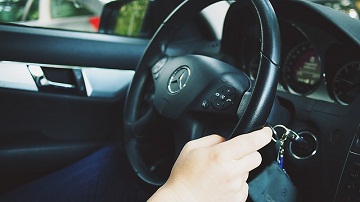 Driver's-Licence-steering-wheel