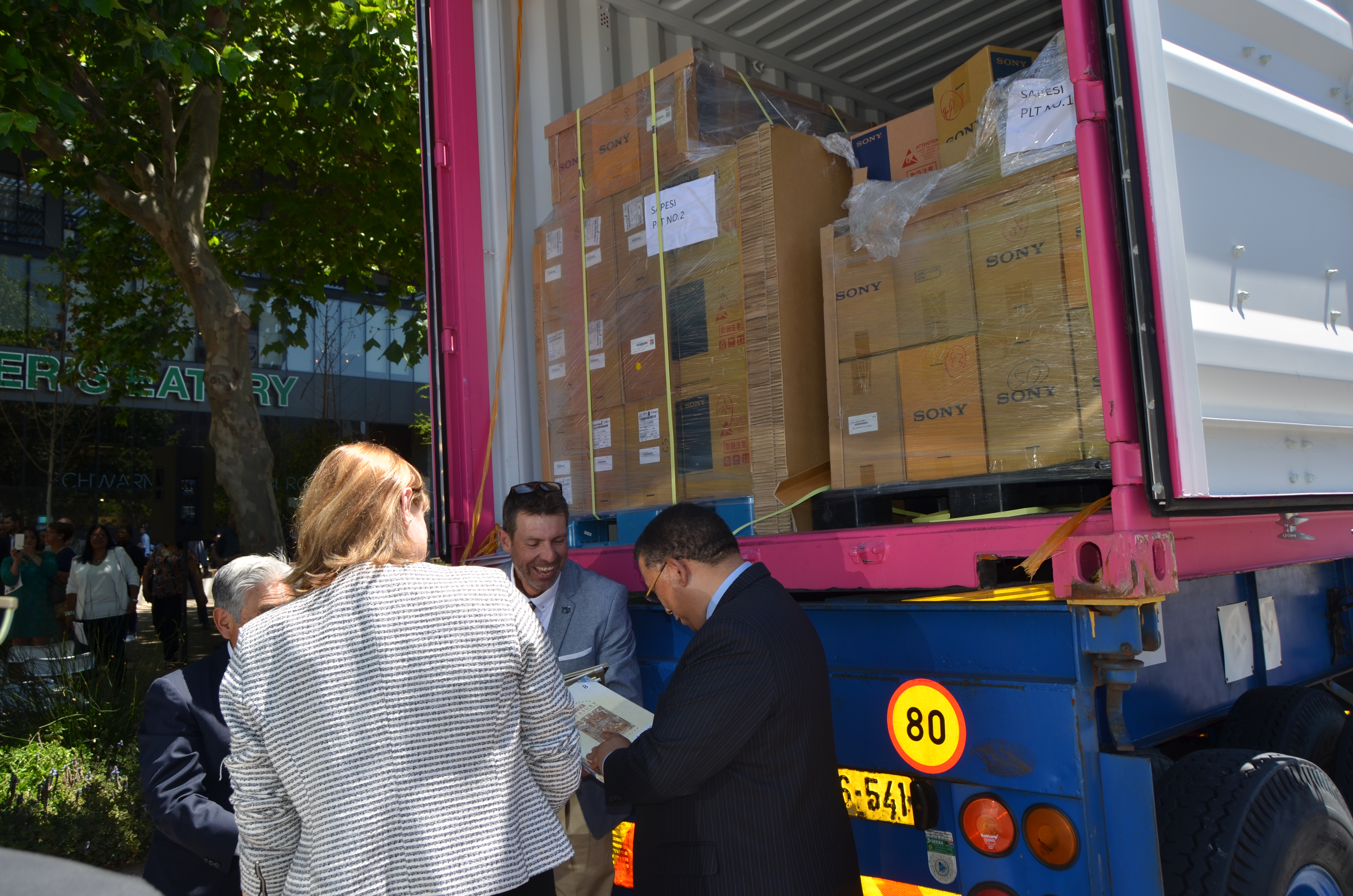 Minister Meyer and Minister Schaffer receives book donation