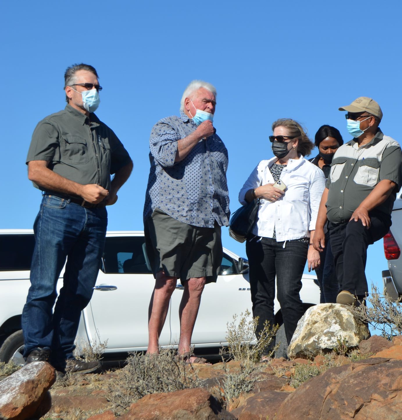 Engineer Peter Keuck and Mike Barr in discussion with Minister