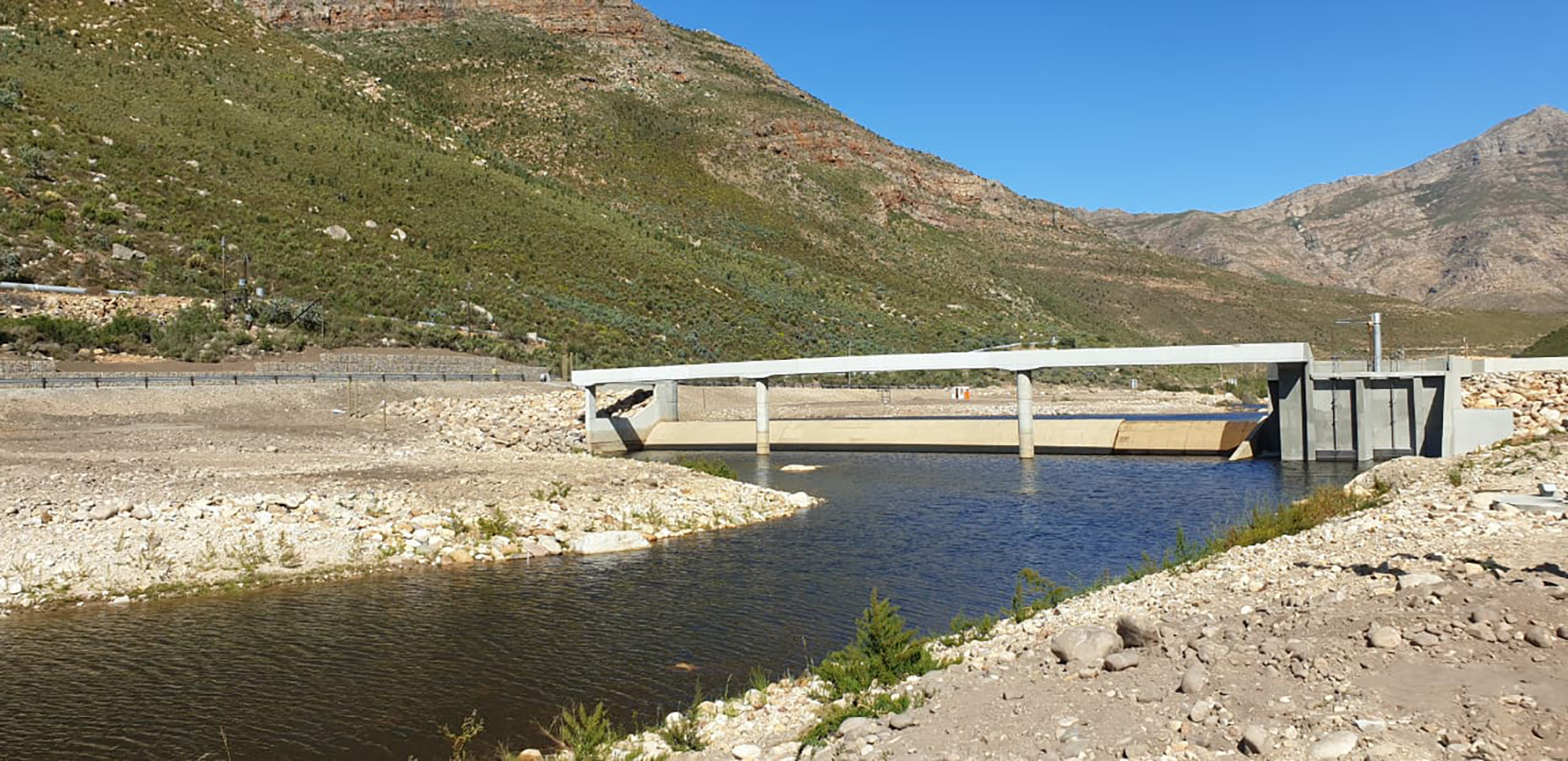 Minister Ivan Meyer officially opens R78 million Holsloot Weir in ...