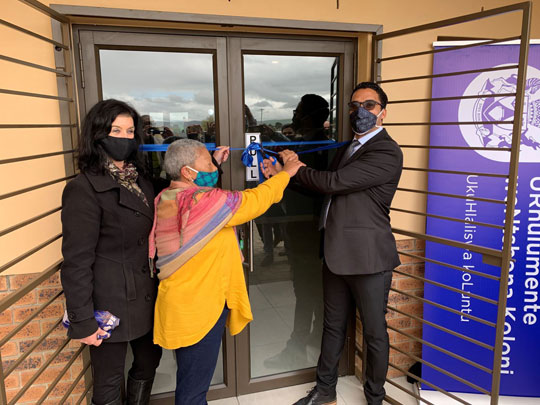 L – R: Executive Mayor Christelle Vosloo, local Ward Councillor, Alderwoman Pearl Stanfliet and Western Cape Minister of Human Settlements, Tertuis Simmers