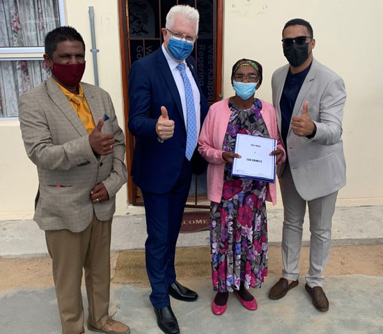 L – R: Bergrivier Municipality Executive Mayor Alderman Ray van Rooy, Western Cape Premier, Alan Winde, Ms Eva Daniels (84) and Western Cape Minister of Human Settlements, Tertuis Simmers