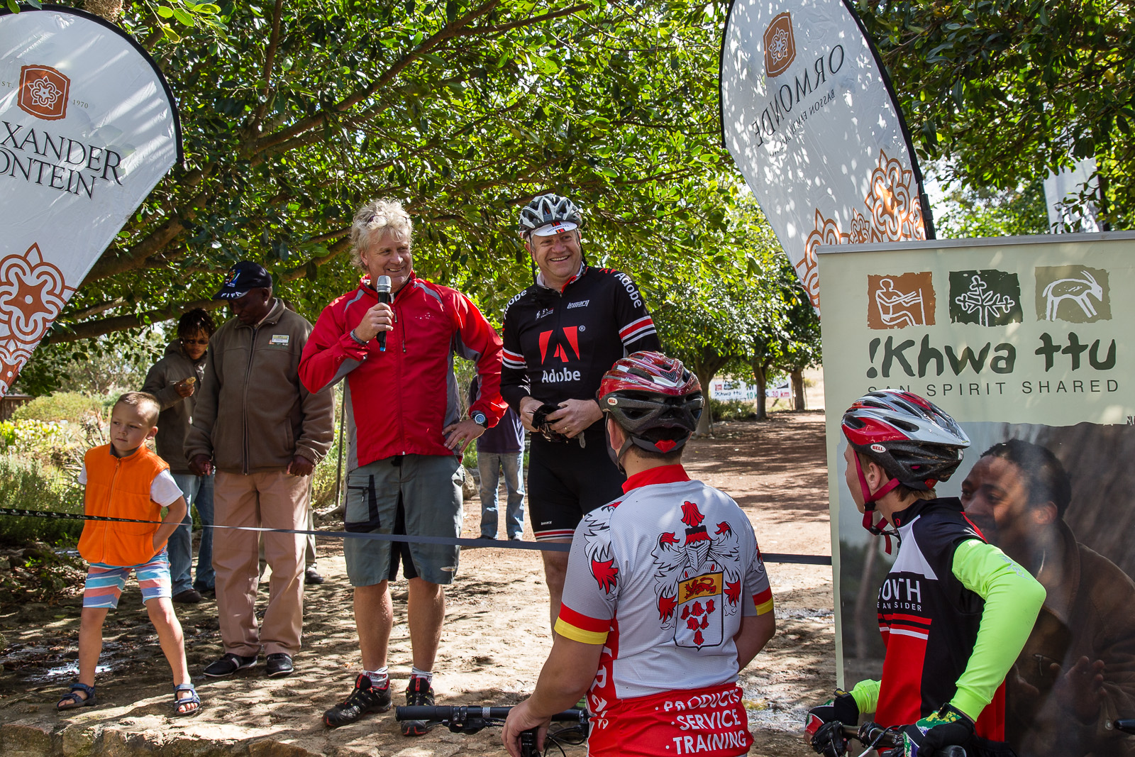 Minister Alan Winde opens the route with Michael Daiber from !Khwa ttu.