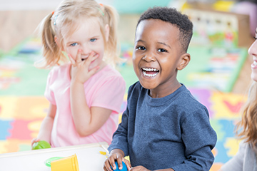 little-boy-and-girl-playing-together-in-the-classroom.