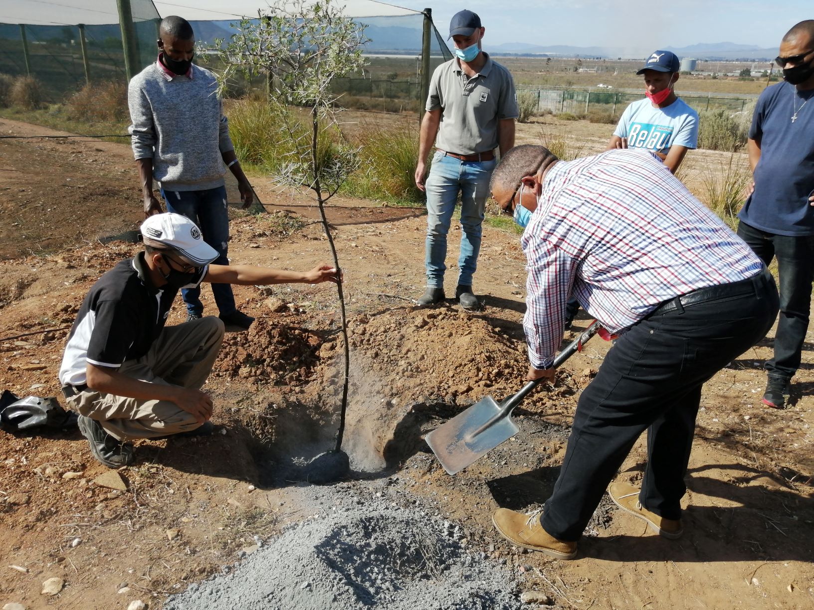 Minister Meyer plants an indigenous tree