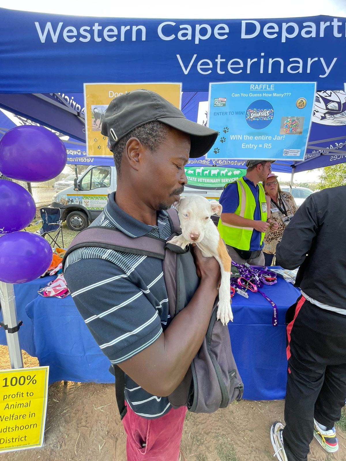 Oudtshoorn Resident bringing his pet for free rabies vaccination