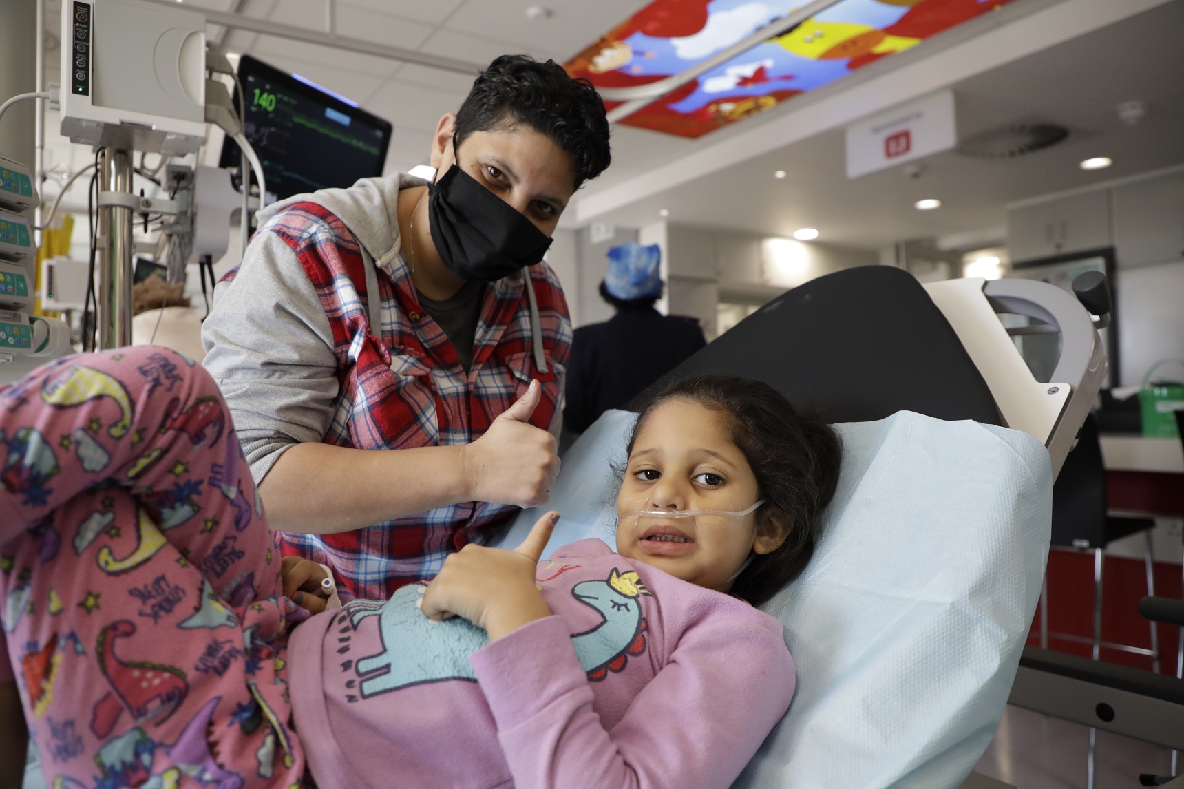 Janine Mantanus and her daughter Saige in the medical emergency unit. (Written consent to share this photograph with the news media has been obtained.)