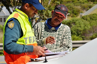 traffic-officer-issuing-fine.jpg